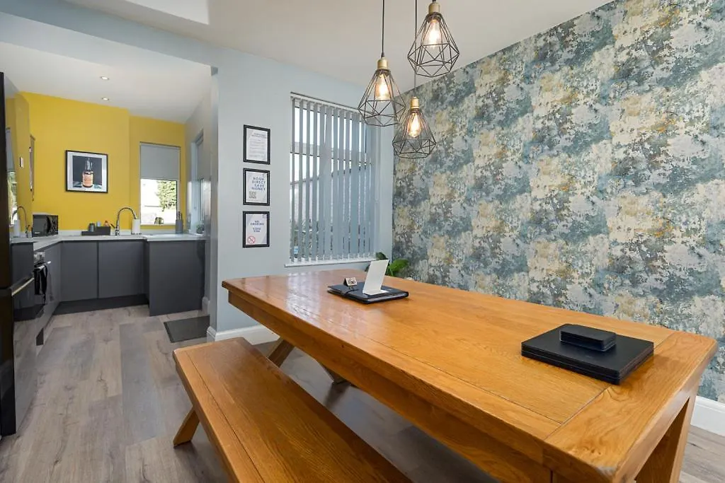 Modern Cozy Retreat-Family-Friendly-Near City & Peak District شيفيلد